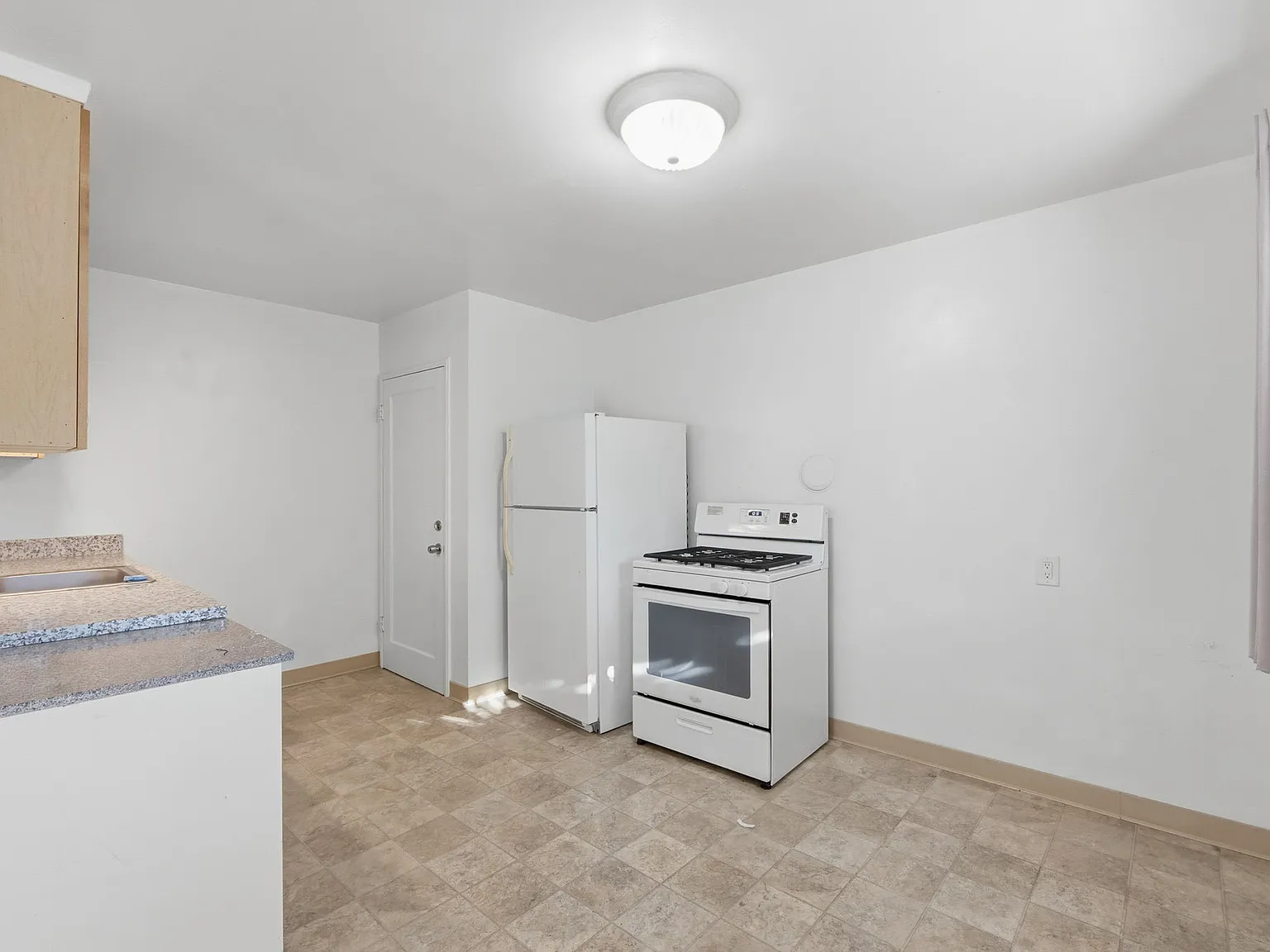 1 bed, 650 sqft, $2,400 — Photo 3