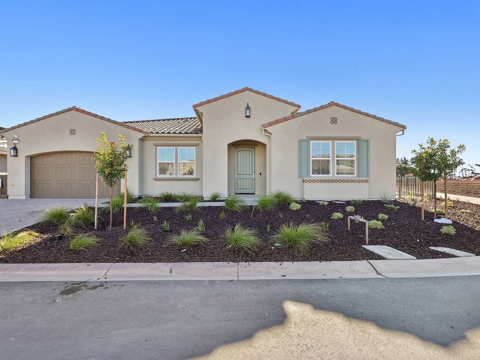 2690 Bay View Dr