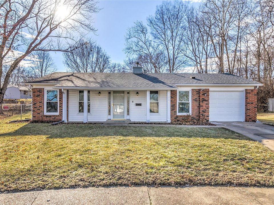 1st image of 2580 Oakwood Manor Dr