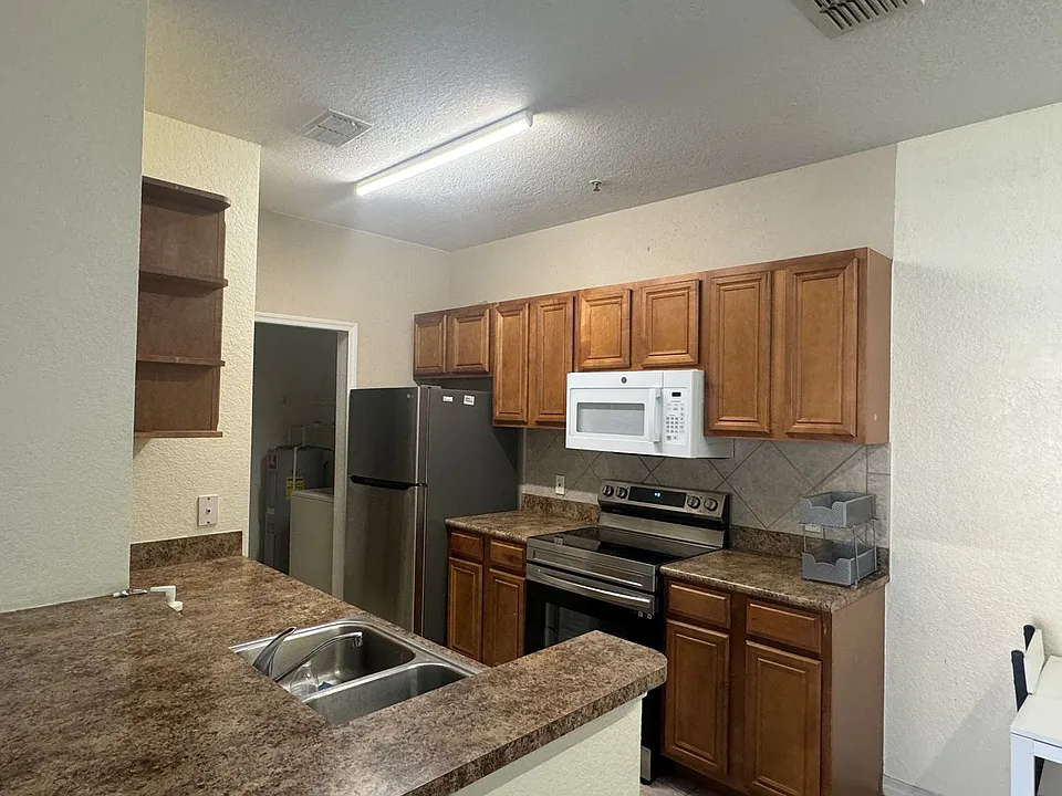 6151 Metrowest Blvd #205