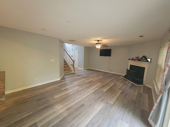 4th image of 486 Brighton Woods Dr