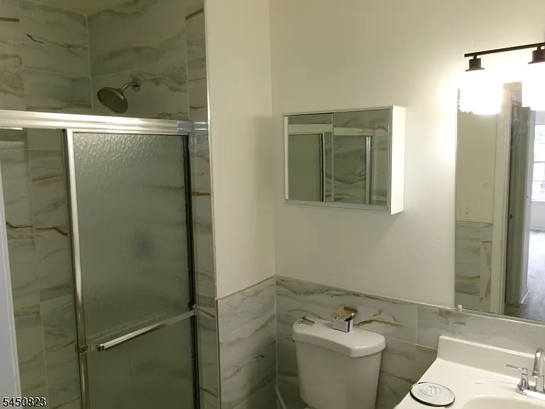 31 Victoria Dr — Photo 12