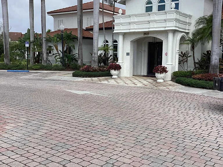 116 Villa Cir #116 — Photo 34