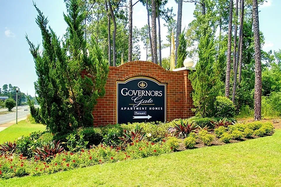 Governors Gate — Photo 3