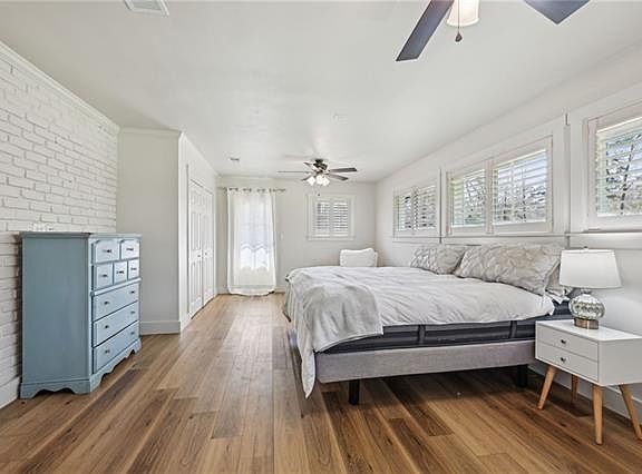 4th image of 912 W 25th Ave
