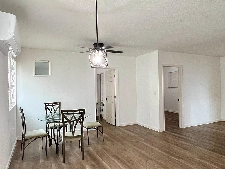 1322 Grape Ave — Photo 3