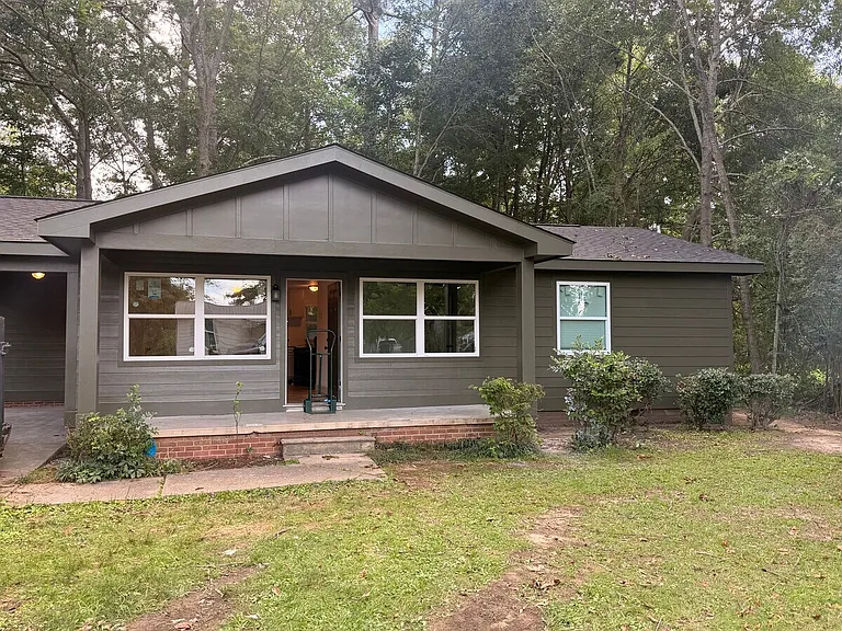 2203 Crestview St — Photo 1