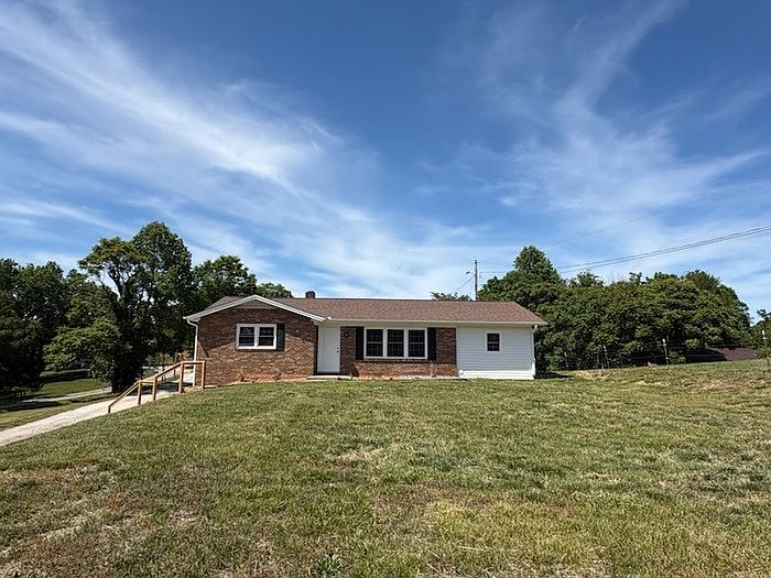 1st image of 28 Hopscotch Dr