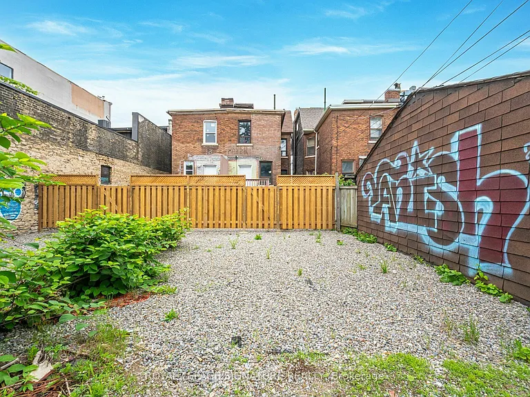 2291 Dundas St W #2 — Photo 23