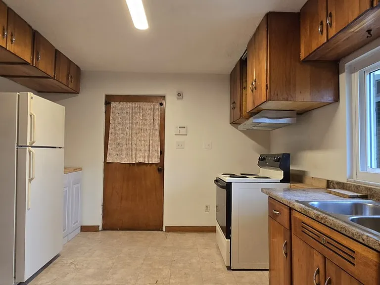 130 Arch St — Photo 3