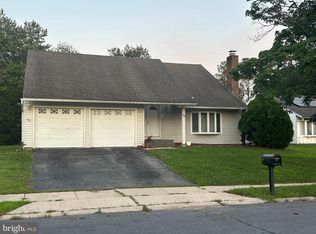 17 Parkhill Ln, Sicklerville, NJ 08081