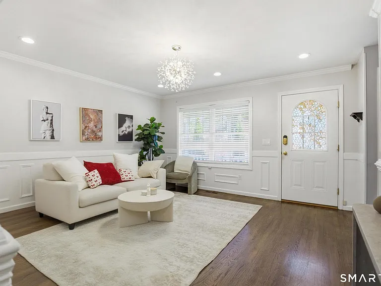 305 Sylvan St — Photo 2