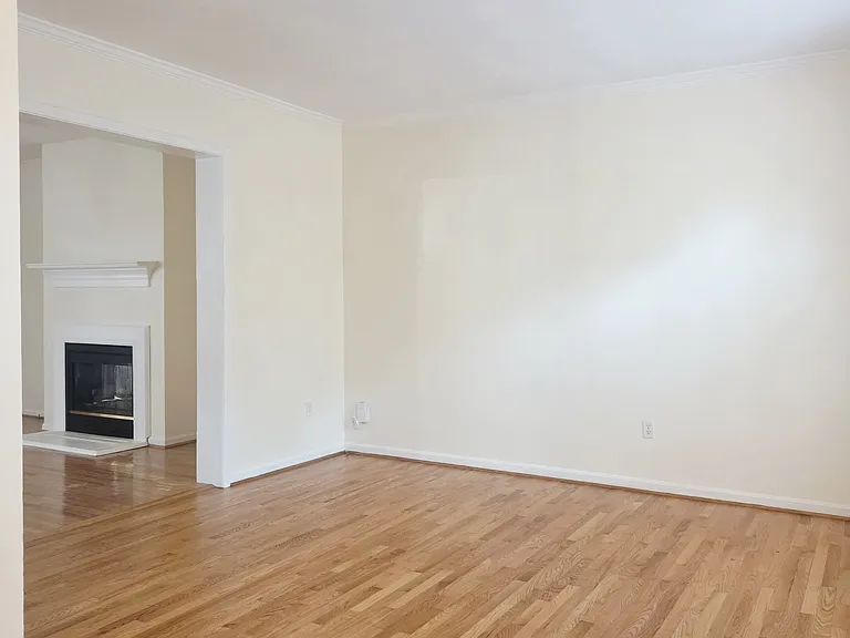 172 Kingston Dr — Photo 4