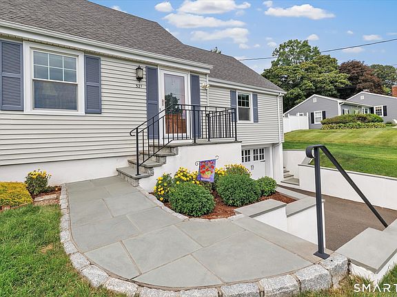 5th image of 321 Bridgeview Place