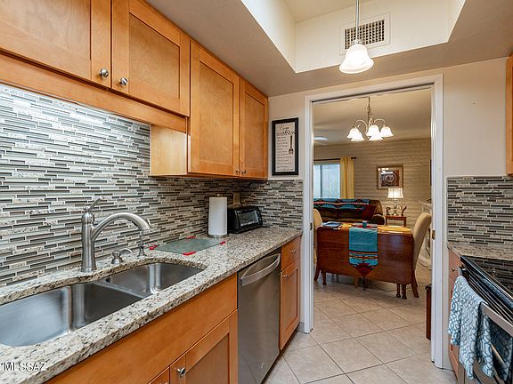 5th image of 394 W Calle De Las Flores