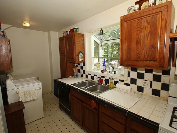 3rd image of 212 18th St