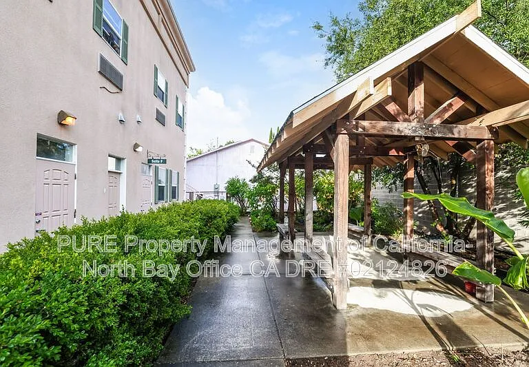 154 Railroad Ave #F — Photo 1