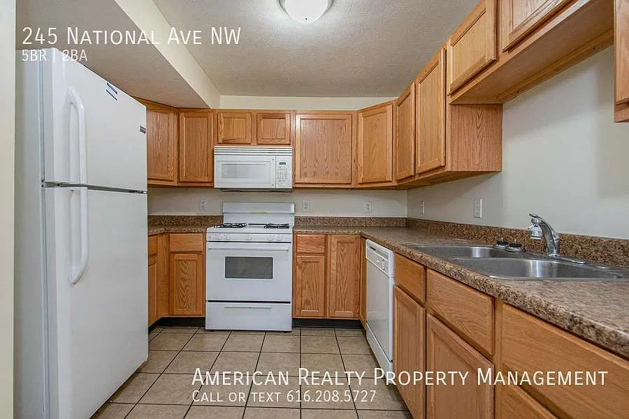 5 bed, 2000 sqft, $3,000 — Photo 3