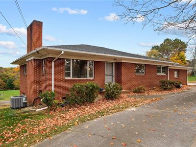 2345 Griffith Rd, Winston Salem, NC, 27103