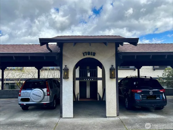 17918 23rd Lane NE #302, Shoreline, WA 98155