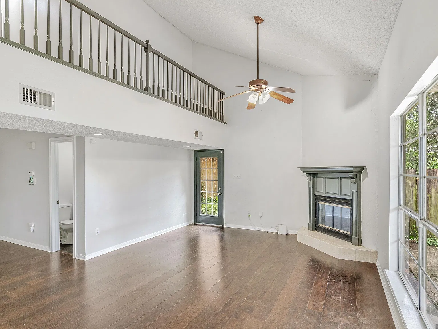 3 bed, 1650 sqft, $2,000 — Photo 2
