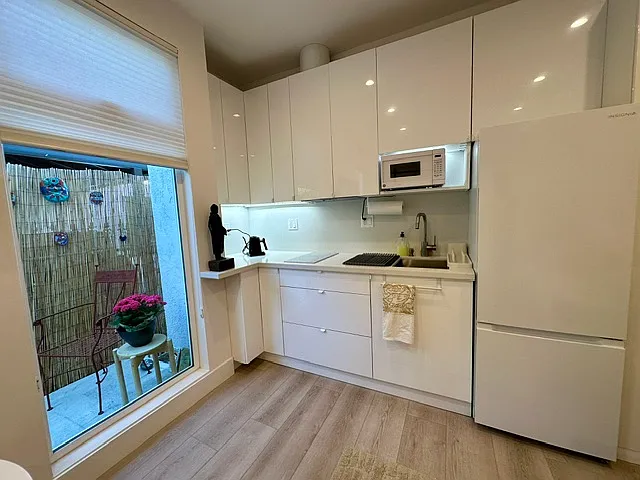 1621 S Carmelina Ave — Photo 2