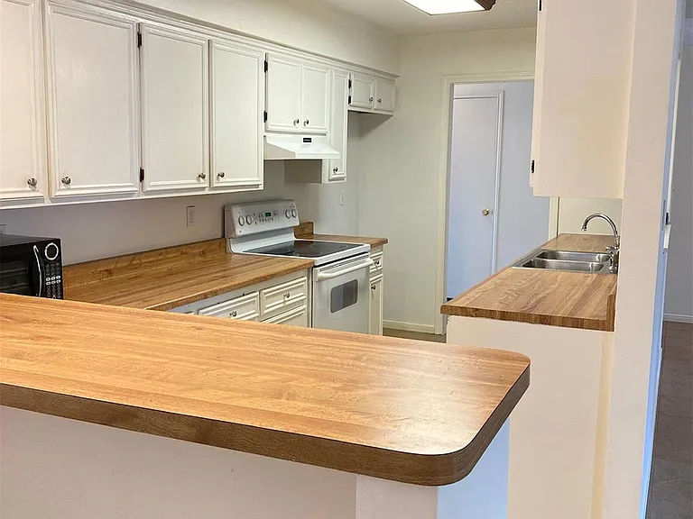 2733 Davis Ave — Photo 19