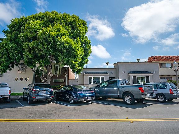 3rd image of 4852 Santa Monica Ave