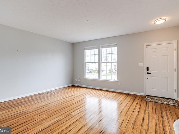 4th image of 107 Spencer Cir