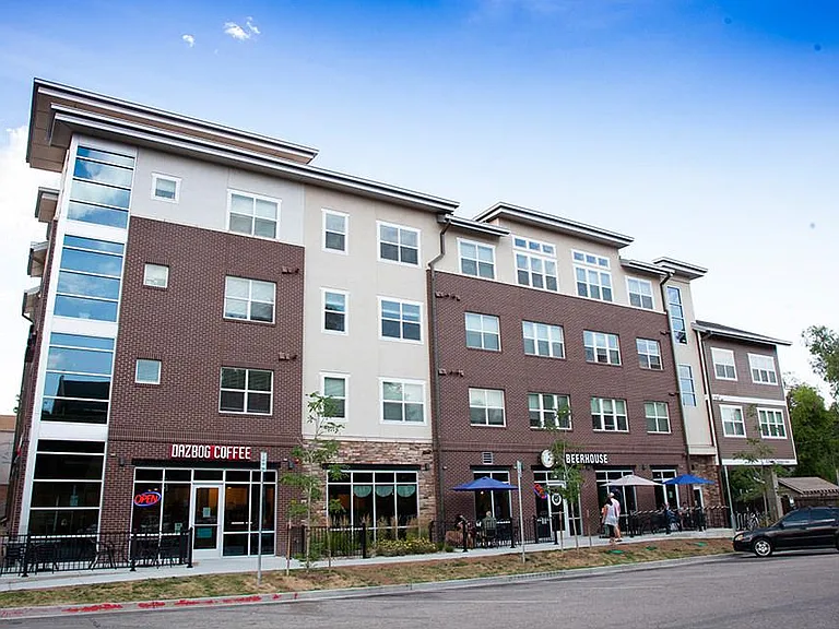 College 830 — Photo 11