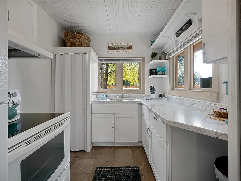 220 Avocado Ave — Photo 7