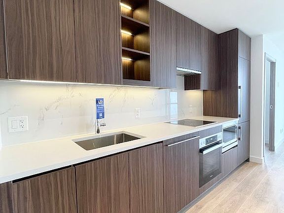 3rd image of 25 McMahon Dr #1210