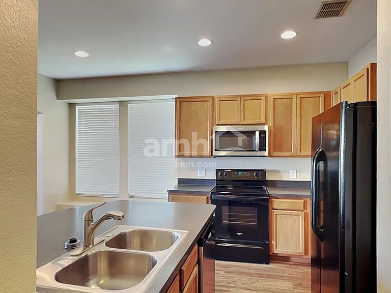 2623 Basswood Dr — Photo 4