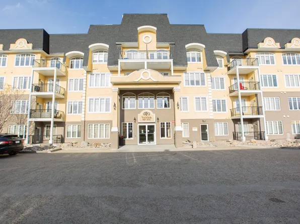 9820 165th St NW #404, Edmonton, AB T5P 0N3