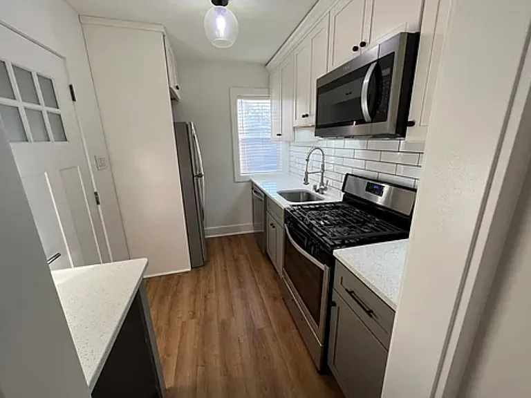 8309-8311 W Dana St — Photo 6