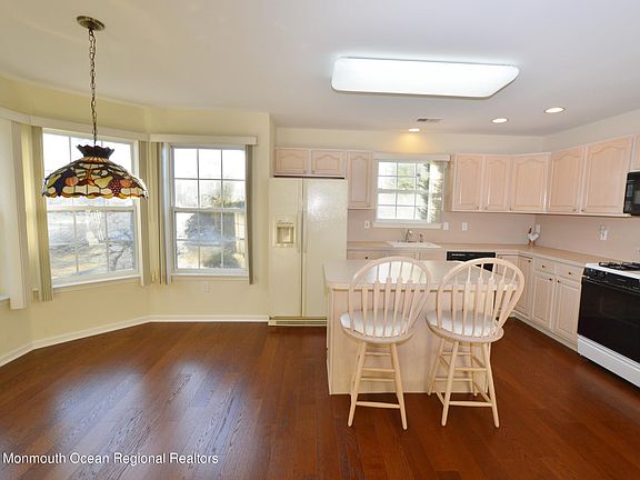 4th image of 2655 Silver Hill Ln