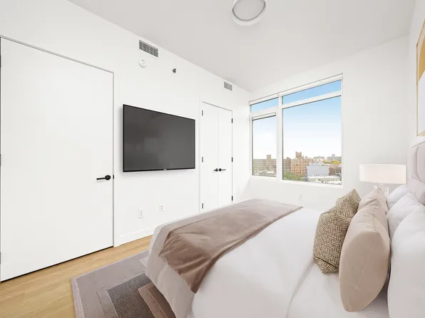 828 Metropolitan Avenue image 4 of 12