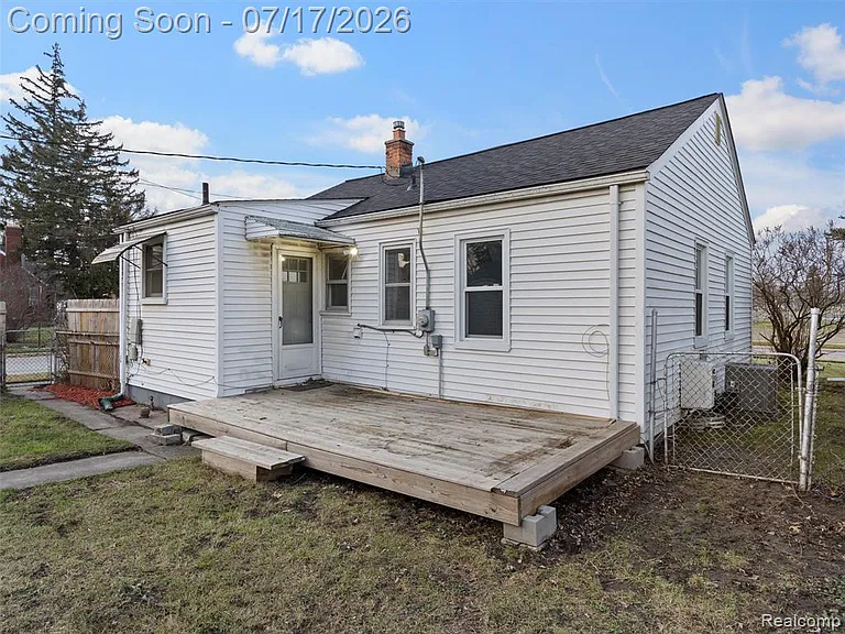 904 E Otis Ave — Photo 7