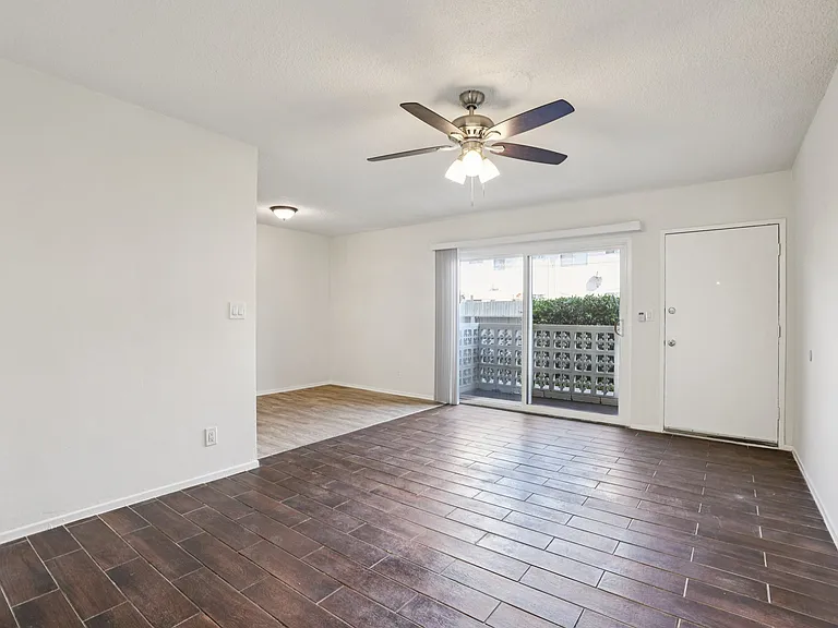 6205 8th Ave — Photo 10