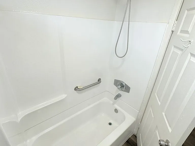 2051-2053 W 54th St #2051 — Photo 7