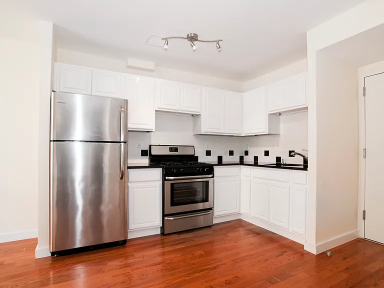 960 Willoughby Ave #4B — Photo 5