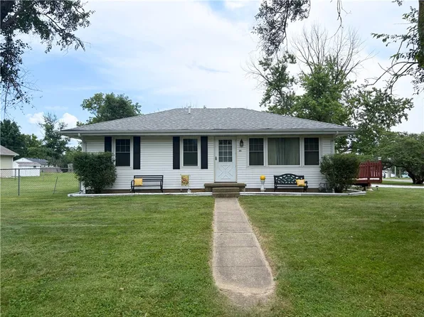 305 South Dr, Mt Zion, IL 62549