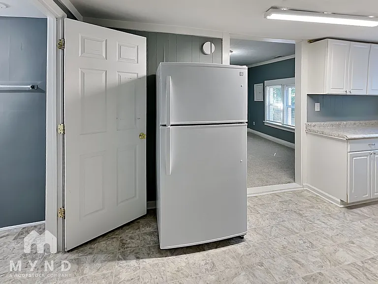 511 N Taylor St — Photo 5