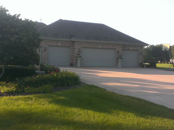 Plenty Garage Space