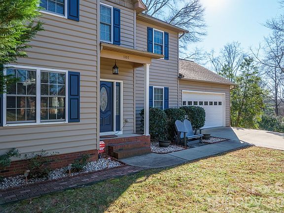 2nd image of 1107 16th Avenue Pl NW