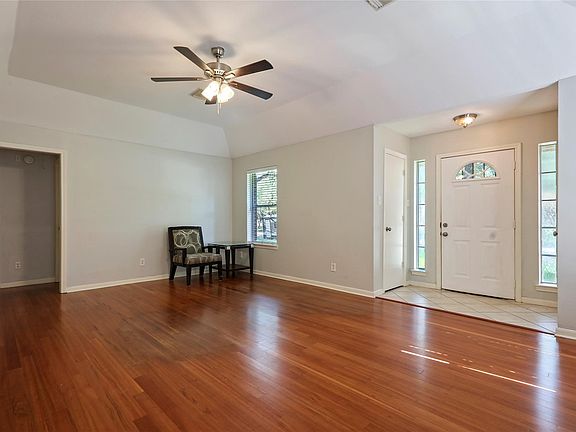 4th image of 4422 Leeland St