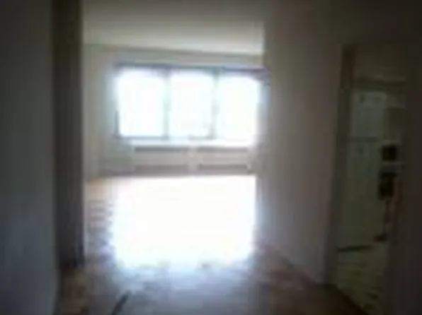 413 Grand image 1 of 3