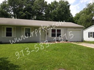 1206 N Redwood Dr, Independence, MO 64056