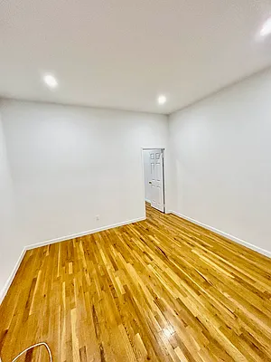 Rented by City Connections Realty | media 8