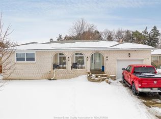 12 Bennie Ave, Leamington, ON N8H 4L4